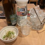 スミヤキ エビス - 焼酎ボトルと水割りセットにお通し