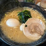 横浜家系ラーメン 春吉家 - 料理写真:◆味玉ラーメン（醤油） 900円