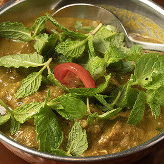 他ジャンルの技を取り入れた、オリジナルのインド料理は絶品！