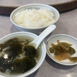 清香園 - セットのライス、スープ、ザーサイ