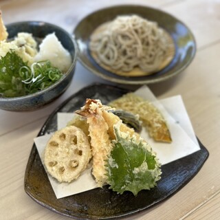 平日限定！自慢のそばをお得に楽しむランチセット