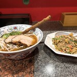 中華料理薔薇飯店 - 醤油ラーメンとチャーハン❤️