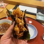 てんぷら小野 - 桜えびのしたにはお餅が〜。最高