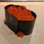 すしやのたい悟 - 塩漬けいくら軍艦