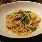 アール スタイル - 鶏肉とまんがんじ唐辛子の和風パスタ