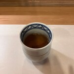 ひろ作 - 初めに提供される焙じ茶でーす。
