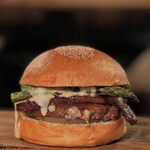 バーガーショップホットボックス - グリルドアスパラガスベーコンモッツァレラチーズバーガー