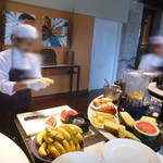 Tongsai Bay Cottages & Hotel - フルーツのプロ！☆カッティングもいろいろ〜♪