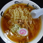 食堂 はせ川 - 醤油かけらーめん（￥550税込み）基本となるらーめんは二種類、あとは、しおかけらーめん。トッピングで展開します。