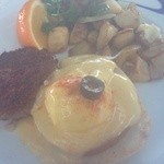 Hau Tree Lanai Restaurant - エッグベネディクト