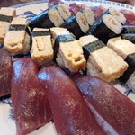 大真 - 子供用の本マグロと玉と納豆巻き