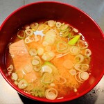 居酒屋 味平 - つきだし（魚のアラの味噌汁）