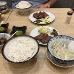 牛たん炭焼利久 - 