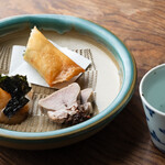 酒肆 一村 - 豚タン麻辣味噌／竹の子と若芽春巻／真鯛胡麻だれ