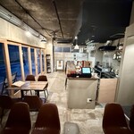 バクロ コモン - 秘密基地のような内観で、バクロコモンとはまた違った雰囲気です。