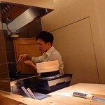 銀座 有涯 - 鰻を炭火焼き