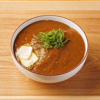 フレンチの名店『北島亭』監修のカレーうどん