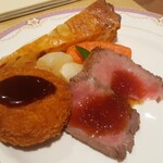 松乃湯 - 夕飯のローストビーフと紅ズワイガニコロッケ