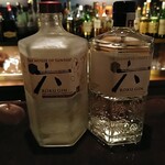 Bar H - 桜フィズには、左のやつを使っているそうです。右の通常版と比べるとやっぱりちょっと違いますね。