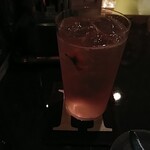 Bar H - 桜フィズ　桜の塩漬けも付けて、桜の風味を堪能。レモンと炭酸で飲みやすさが増しますね。