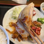 鳩家 - ジューシーな鶏もも肉　皮も美味い