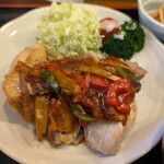 鳩家 - 鶏ももソテー　野菜たっぷりのケチャップベースソース　酸味がありさっぱり！