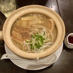 中国ラーメン揚州商人 池袋西口店 - 料理：タイルー黄金スープ麺と香酢(だか紅酢だか)