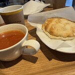 CAFE SALVADOR BUSINESS SALON - 