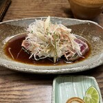 九つ井 - かつおのたたき　すだち、すりおろしたニンニク付きでした