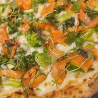 Pizza Bianca スモークサーモンとディル・ヨーグルト　レモンの香り