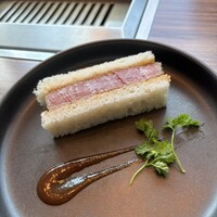 焼肉うしごろ 新宿三丁目店 - 牛ヒレカツサンド