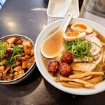 月麺 - 特製しょうゆらーめん大盛／Aランチ チャーシュー丼