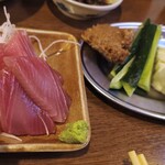 大衆酒場 ナミヘイ - マグロブツ、右はお通し