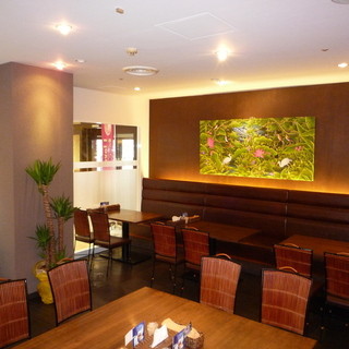 南国バリ島をイメージしたオシャレな店内