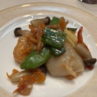 崎陽軒本店 嘉宮 - 春野菜と帆立貝 　　バナメイ海老のソテー