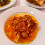 ガストロノミア ヨシ - チキンのトマトソース煮込み