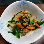 なつかしゃ家 - 油そうめん（にら、にんじん、たまねぎ、じゃこ）