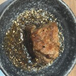 感動の肉と米 - 味変は王道ステーキソース