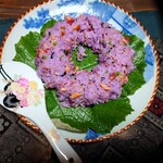なつかしゃ家 - ハンダマご飯（水前寺菜（ハンダマ）の煮汁で炊いたご飯、鮭、じゃこ、カリカリ梅、紫蘇…）