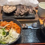 感動の肉と米 - 着丼の図