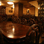 Dining Bar Dora - １０名様まで掛けられる大テーブル
