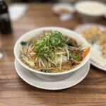 餃子の王将 - 料理写真:焦がしニンニク味噌ラーメン 825円