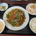 浦安餃子房 - 料理写真:青椒肉糸定食