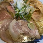 貝だし地鶏中華そば あん藤えのしま - チャーシュー麺塩