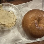 123BAGEL - プレーンベーグルM 330円とクリームチーズ　フィグ50g 330円