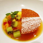 メゾン ポール・ボキューズ - ココナッツのブランマンジェ マンゴーのソルベ エキゾチックフルーツと一緒に