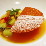 メゾン ポール・ボキューズ - ココナッツのブランマンジェ マンゴーのソルベ エキゾチックフルーツと一緒に