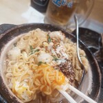 やきとんのみつぼ - もつ鍋ラーメン、もつ鍋にサッポロ一番味噌的なラーメンはいってクセになえります