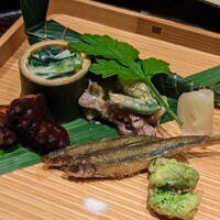 日本料理 研野 - もろこ・空豆・身欠き鰊・蛍烏賊の胡麻和え・明石の蛸・鱒の寿司