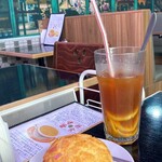 香港軽食 - 菠蘿包とレモンティー